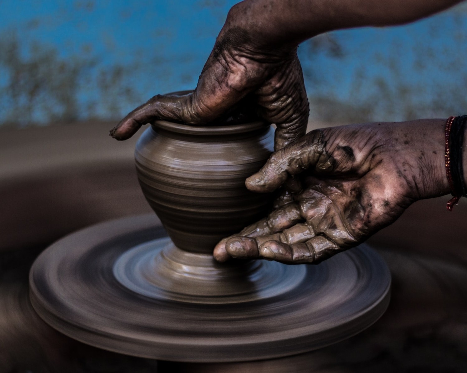 Hvordan skrive en CV for en kunstner: En trinnvis veiledning [2025]