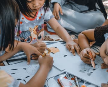 Hvordan skrive en CV for barnepass (inkludert ferdigheter)