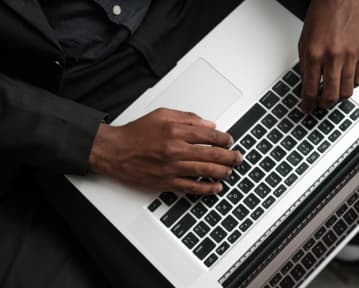 Slik bruker du en AI-søknadsgenerator i 2025