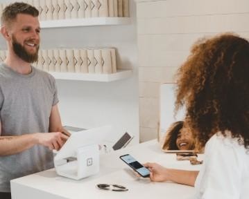 10 beste kundeserviceferdigheter og hvordan du kan forbedre dem