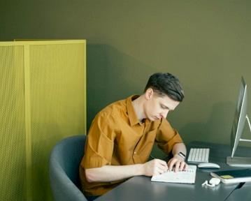 Slik strukturerer du en CV: CV-formatveiledning for 2025