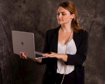 Bør du inkludere fødselsdato på CV-en din?