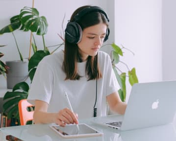 Hvordan skrive en CV for frilanser (eksempel og mal)