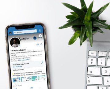 Slik legger du til en CV på LinkedIn: Nyttige tips og triks