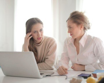 Slik fører du opp graden din på en CV [6+ eksempler]