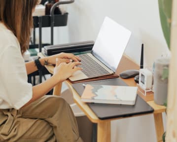 Hvordan skrive en CV i Illustrator (eksempler for 2025)