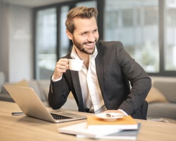 Guide til CV for ledere: Hvordan skrive + eksempler for 2025