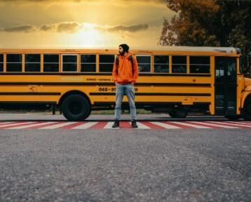 Hvordan skrive en CV for en avgangselev (mal og eksempel)